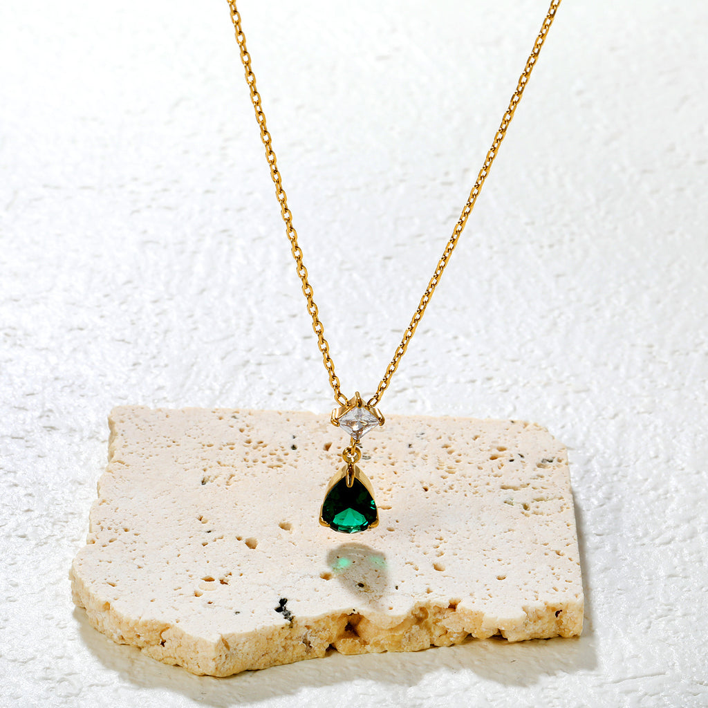 Damen Halskette mit kunstvollem Kreuzanhänger und facettiertem Zirkonia Shop Nory