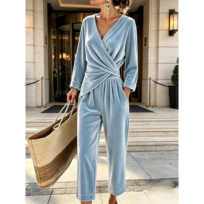 Damen Samt-Jumpsuit mit Wickeloberteil, taillierter Drapierung und weitem knöchellangem Bein Shop Nory