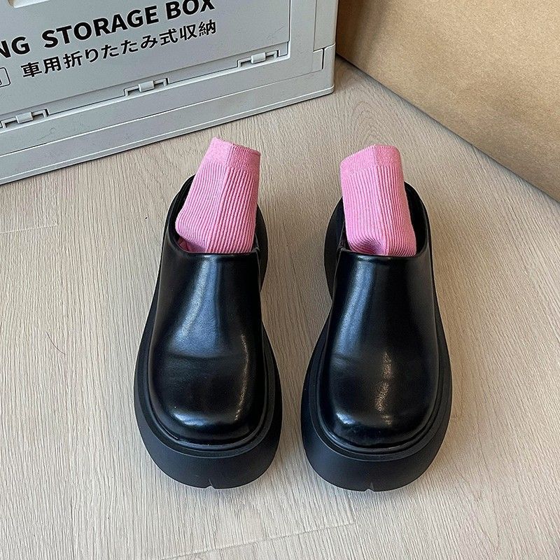 Damen Modische Clogs mit strukturierter Laufsohle und bequemem Einstieg Shopnory