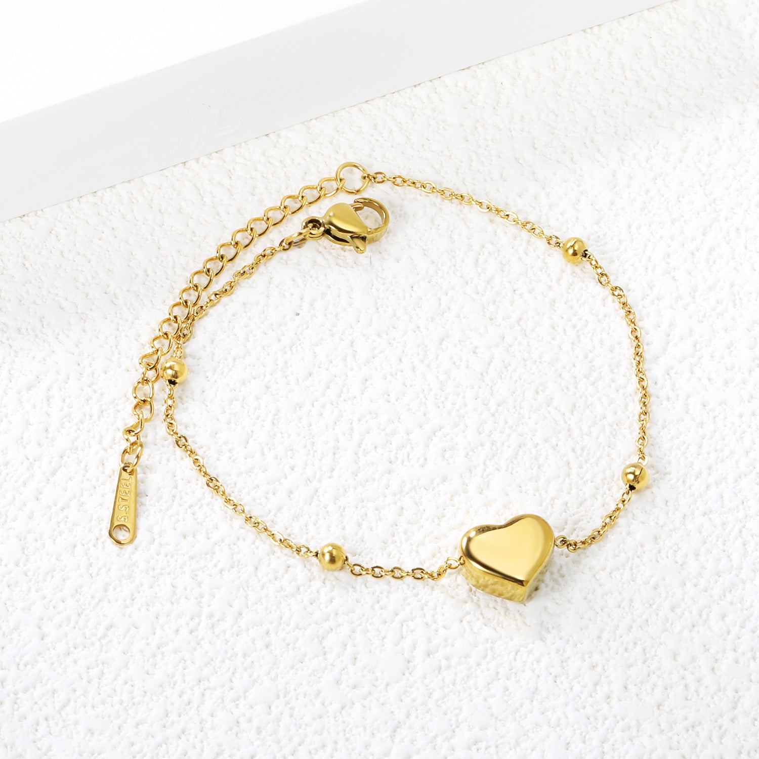 Damen Armband mit herzförmigem Anhänger und verstellbarem Kettendesign Shop Nory