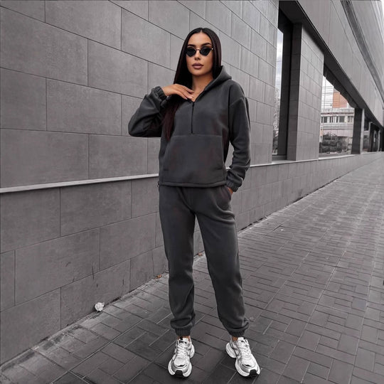 Damen sportliches Fleece-Set mit halbhohem Reißverschluss Kapuzenhoodie und lässiger Jogginghose Shop Nory