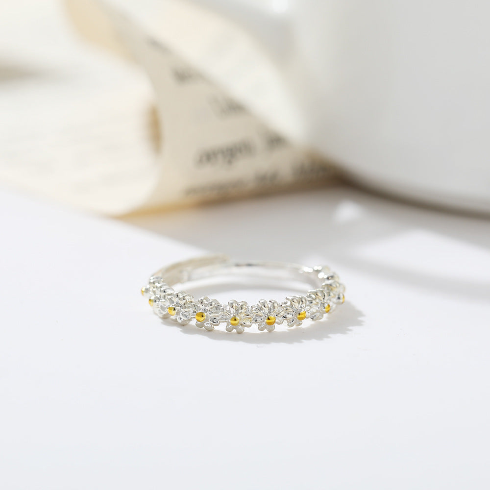 Damenring mit filigranem Blumenmuster und funkelnden Zirkonia Shop Nory
