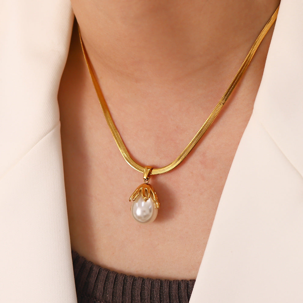 Damen Halskette mit eleganten Perlenanhänger und hochwertiger Goldkette Shop Nory