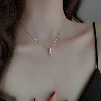 Damen Halskette mit modernem, geometrischem Anhänger und feinem Goldketten-Design Shop Nory