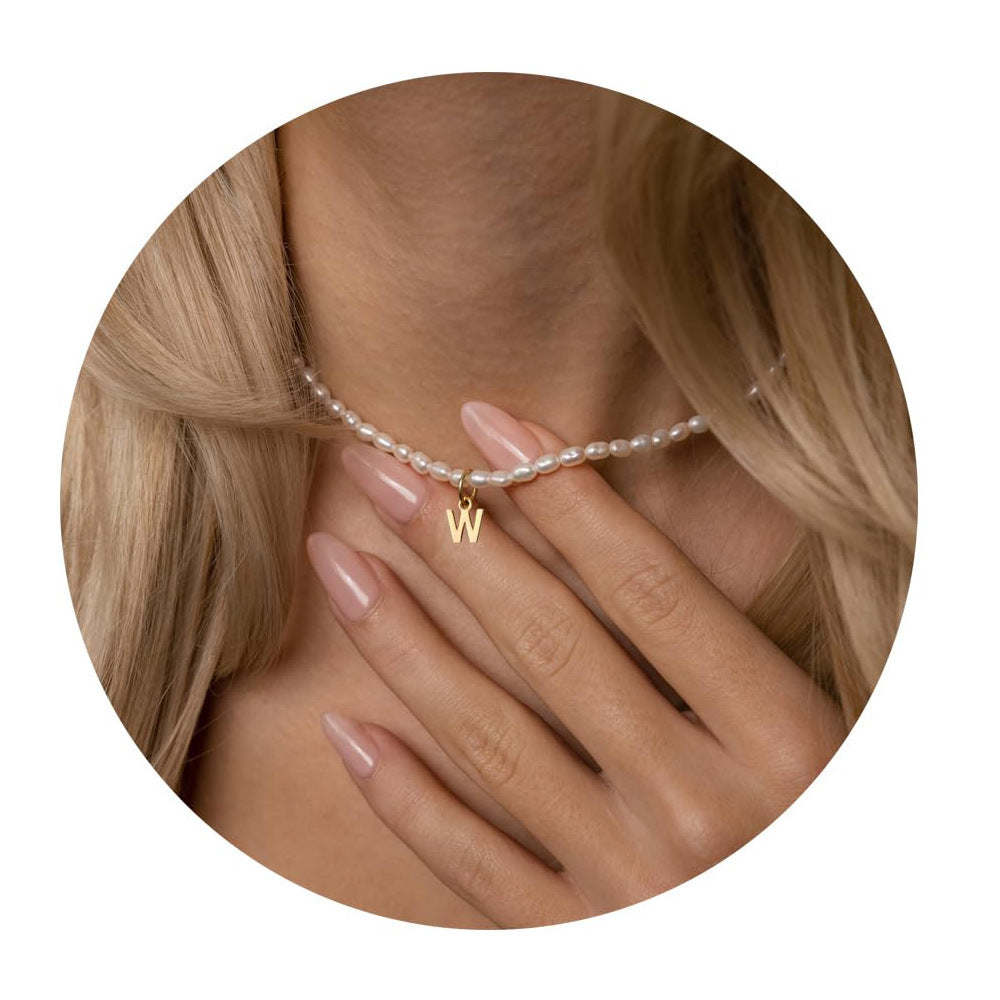 Damen Halskette mit zartem Perlenmuster und personalisiertem Anhänger Shop Nory