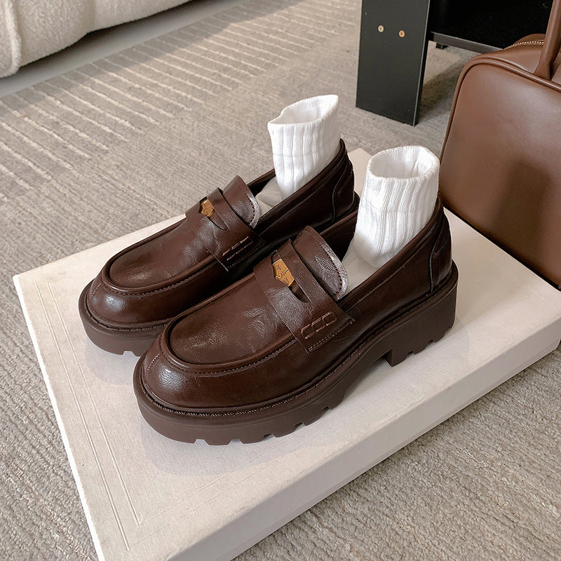 Damen Chunky Pennyloafer mit profilierter Plateau‑Lug‑Sohle und goldener Zierapplikation Shop Nory