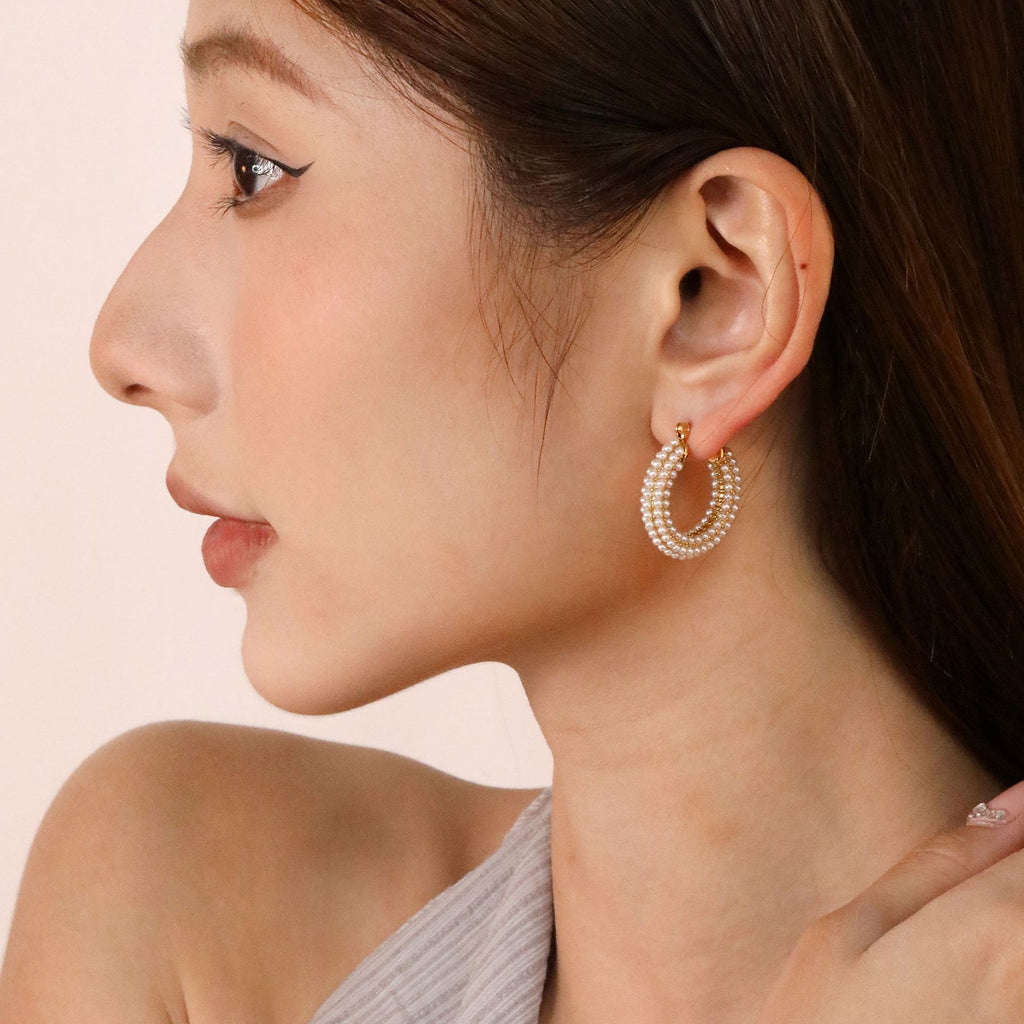 Damen Creolen mit funkelnden Zirkonia und Perlenbesatz Shop Nory