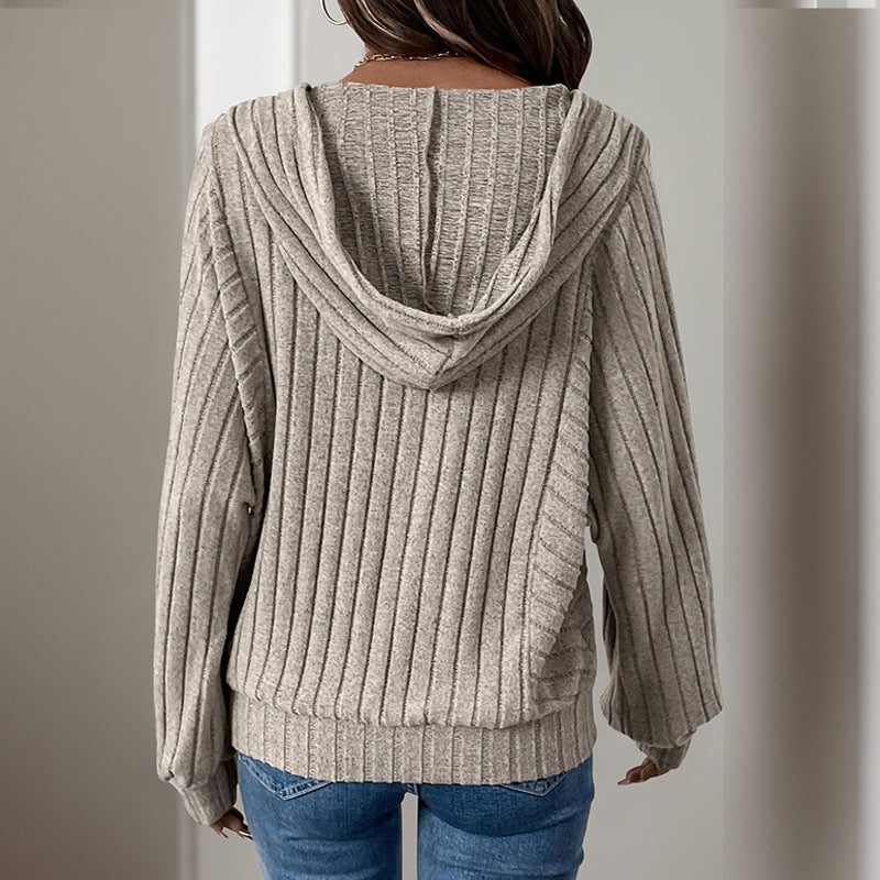 Damen Gerippter Kapuzenpullover mit Henley-Knopfleiste und leichter Cropped-Passform Shop Nory