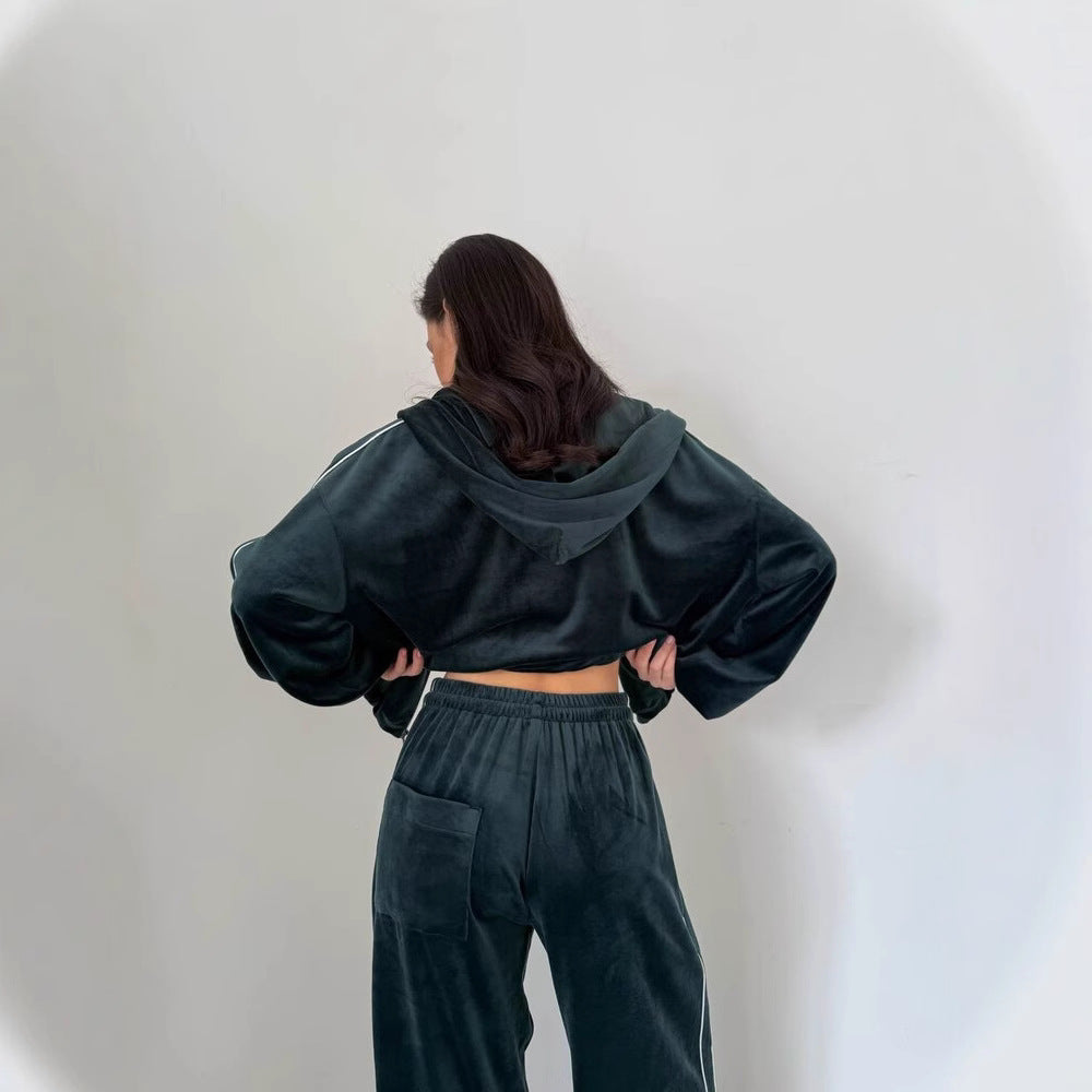 Damen dreiteiliges Samt-Lounge-Set mit Bandeau-Top, Kapuzen-Zipjacke und weiter High-Waist Palazzo-Hose Shop Nory