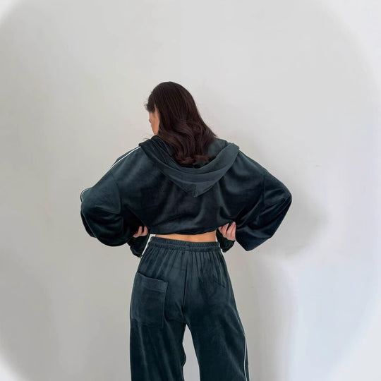 Damen dreiteiliges Samt-Lounge-Set mit Bandeau-Top, Kapuzen-Zipjacke und weiter High-Waist Palazzo-Hose Shop Nory