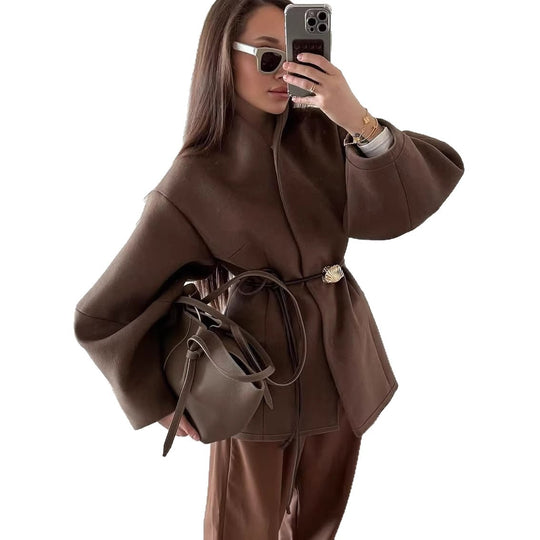 Damen Kurzjacke mit Wickelverschluss, taillierendem Ledergürtel und Muschelschließe Shop Nory