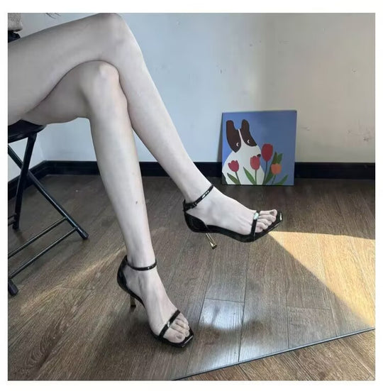 Damen Riemchen‑Sandalette mit quadratischer Zehenpartie und filigratem Metallstiletto Shop Nory