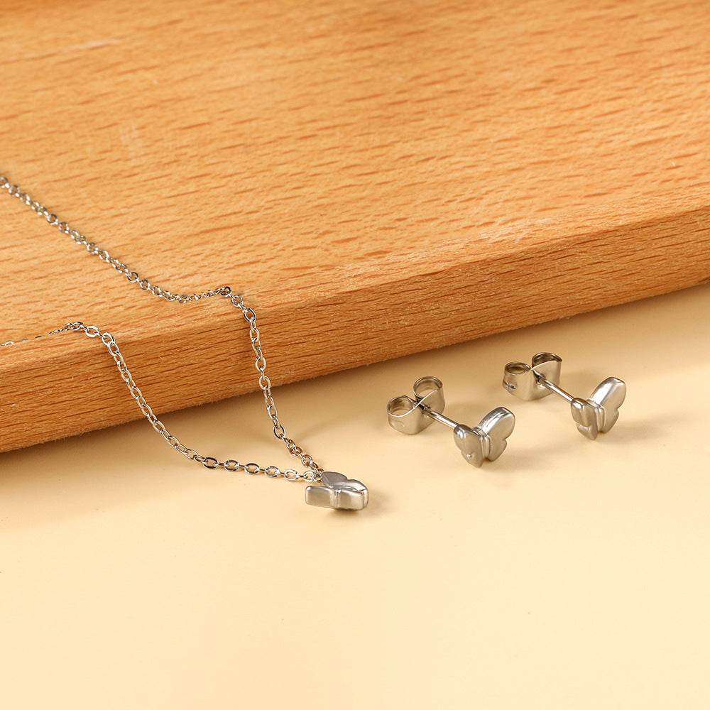 Damen Schmuckset mit stilvollem Schmetterlingsanhänger und passenden Ohrringen Shop Nory