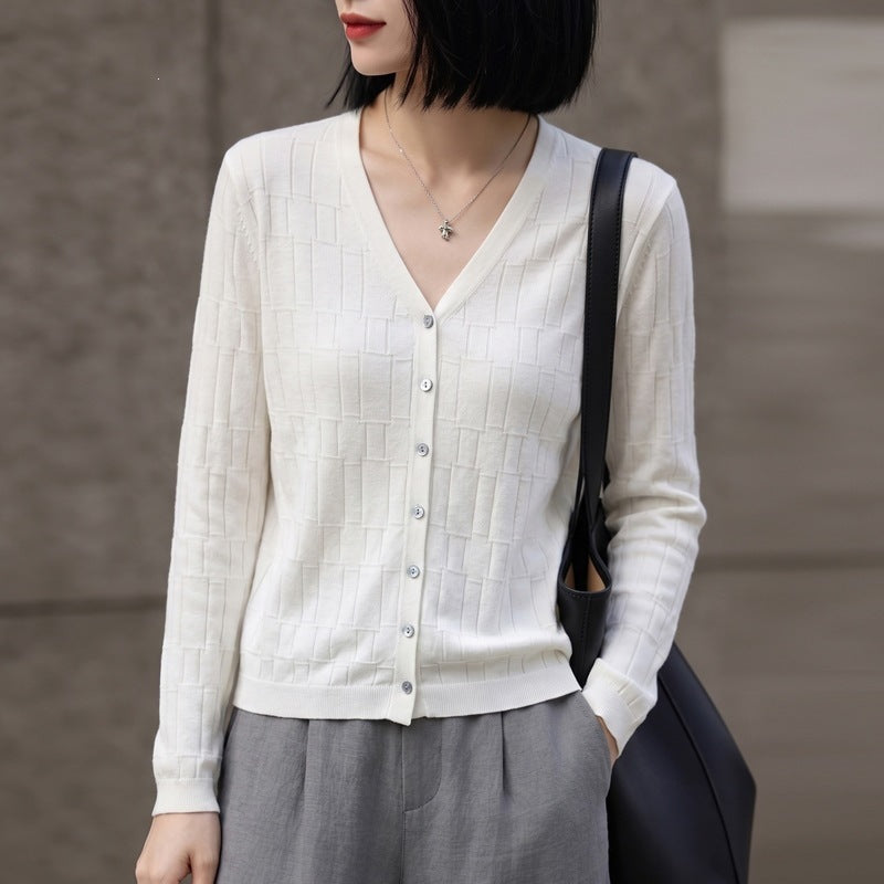 Damen V‑Ausschnitt-Feinstrickcardigan mit strukturierter Blockoptik und durchgehender Knopfleiste Shop Nory