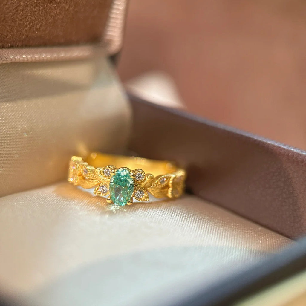 Damen eleganter Ring mit ovalem Edelstein und kunstvollen Zirkonia-Details Shop Nory