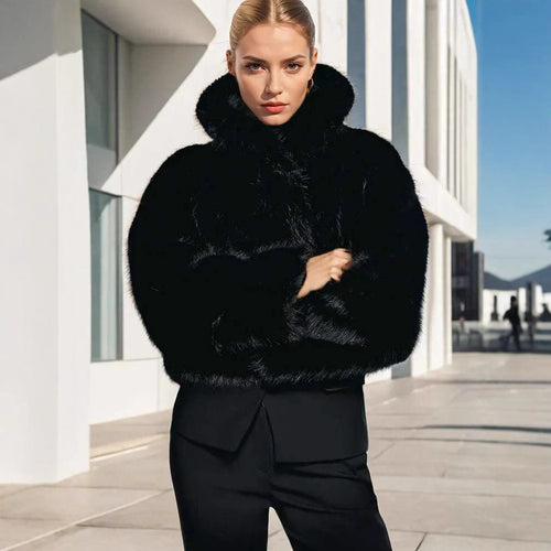 Damen Kurze Kapuzen-Faux-Fur-Jacke mit dichtem Hochflor, Boxy-Silhouette und elastischem Saum Shop Nory