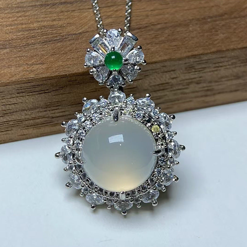 Damen elegante Halskette mit kunstvollem Anhänger und funkelnden Zirkonia Shop Nory