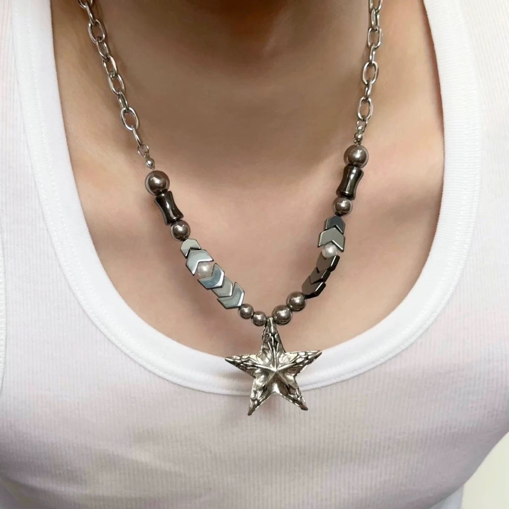 Damen Kette mit kunstvollem Sternenanhänger und funkelnden Perlendetails Shop Nory