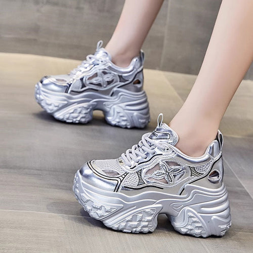 Damen Sportliche Plateau-Sneaker mit innovativem Oberflächen-Design