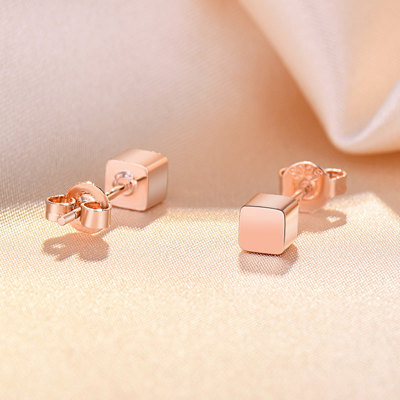 Damen Ohrringe mit modernem quadratischen Design und glitzerndem Finish Shop Nory
