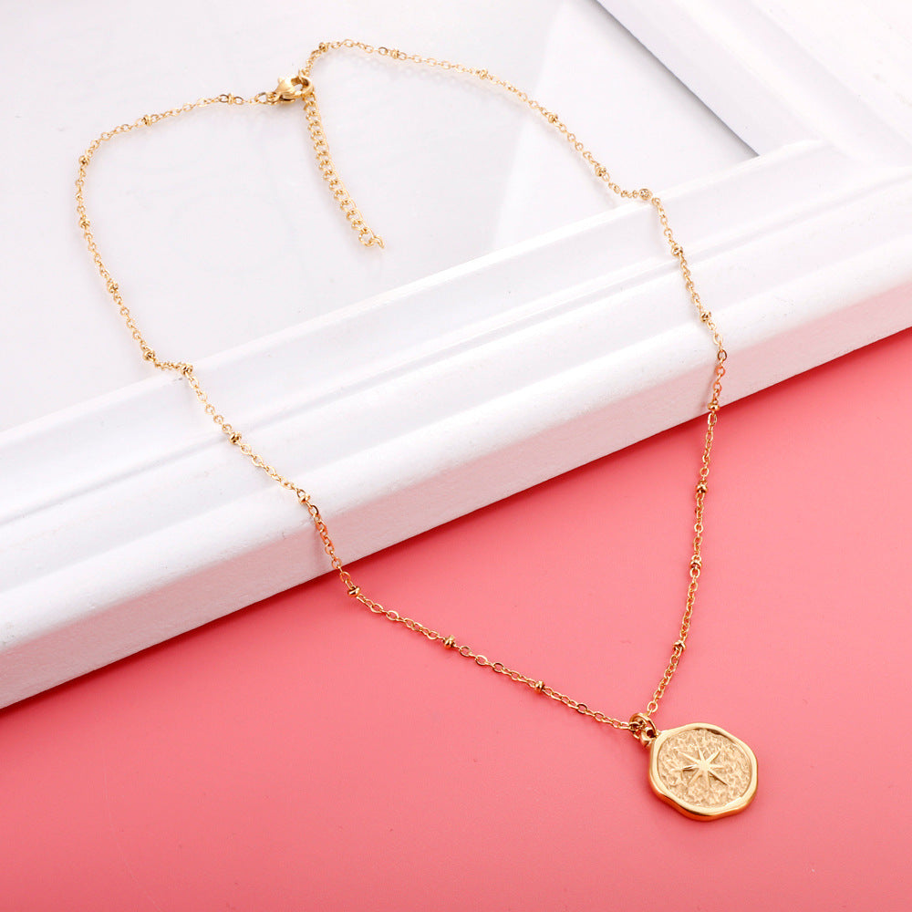 Damen Halskette mit verspieltem Kompassanhänger aus hochwertigem Edelstahl und goldplattierter Oberfläche Shop Nory