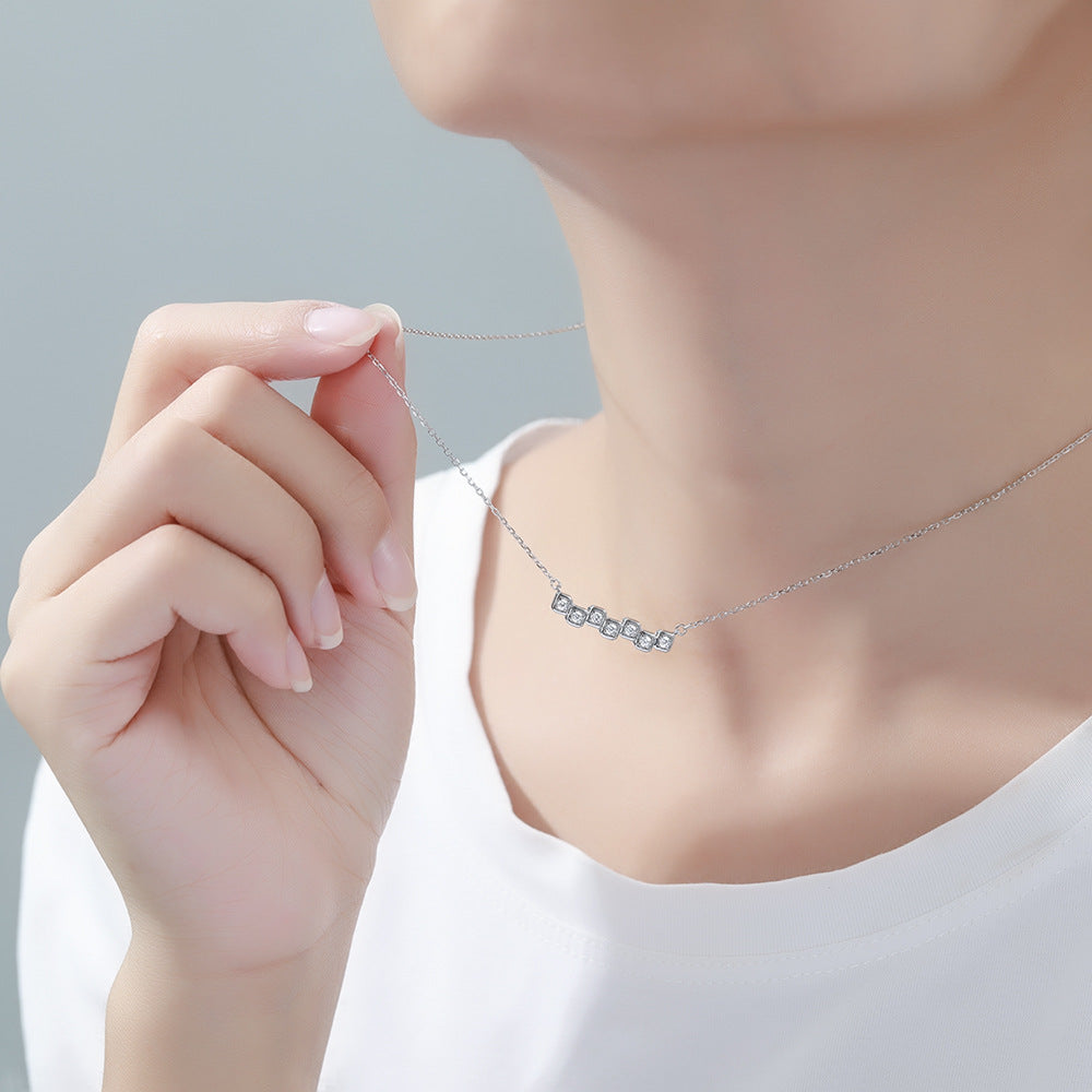 Damen Halskette mit funkelnden Zirkonia-Elementen und modernem Design Shop Nory