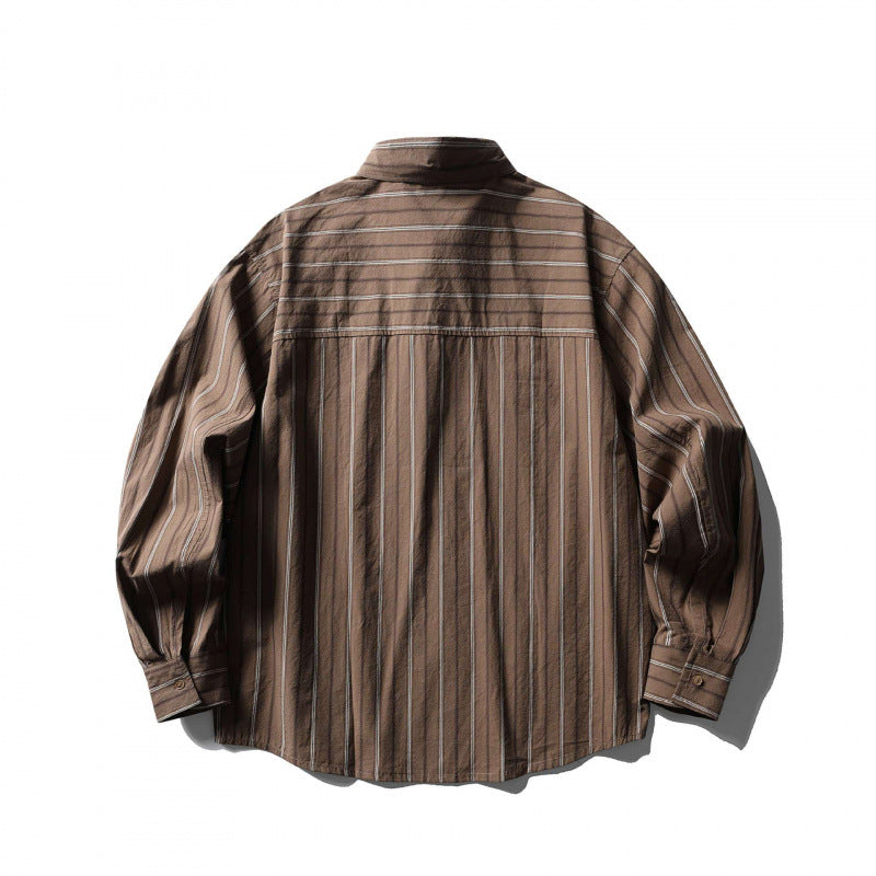 Unisex Locker geschnittenes gestreiftes Overshirt aus Baumwollmix mit Kentkragen und seitlichen Zierknopfleisten Shop Nory