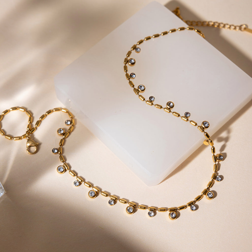 Damen Halskette mit funkelnden Zirkonia und hypoallergenem Design Shop Nory