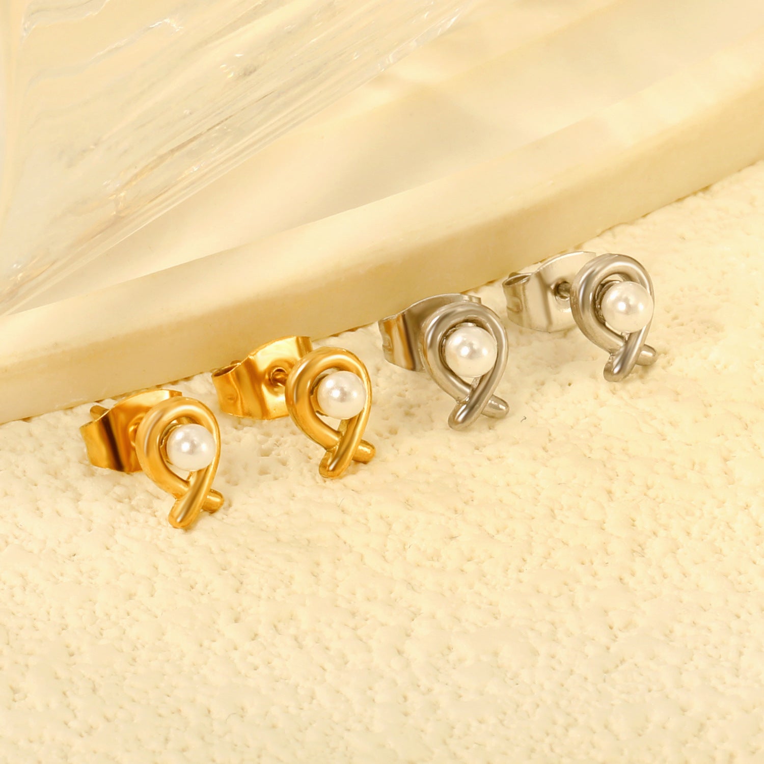 Damen Ohrstecker mit elegantem Perlen-Design und verspieltem Knoten Shop Nory