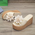 Damen Wedge-Sandalen mit floralen Applikationen und bequemem Fußbett Shopnory