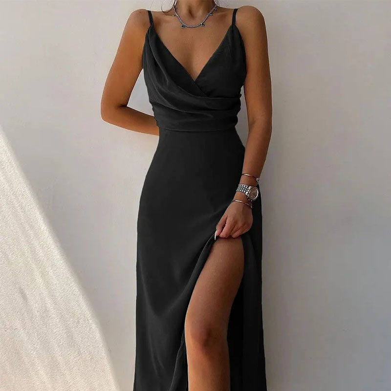 Kleid mit Hosenträgern und V-Ausschnitt mit geteiltem Print