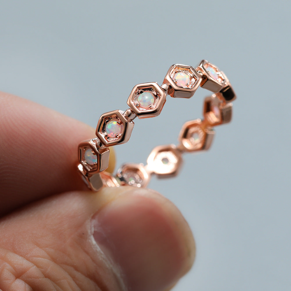 Damen Ring mit sechseckigem Design und schimmernden Opal-Einsätzen Shop Nory