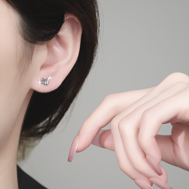Damen Ohrringe im modernen Design mit funkelnden Kristallen Shop Nory