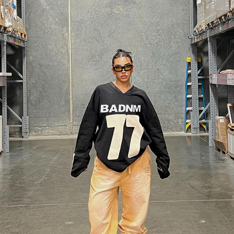 Damen Oversize Sport-Sweatshirt mit V-Ausschnitt und Statement-Print Shop Nory