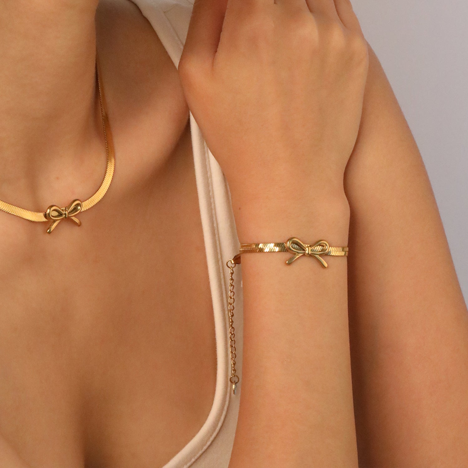 Damen Armband mit elegantem Schleifenmotiv aus hochwertigem Edelstahl Shop Nory