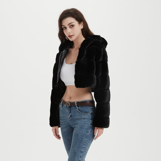 Damen Cropped Kunstpelzjacke mit gestepptem Panel‑Design und Kapuze Shop Nory