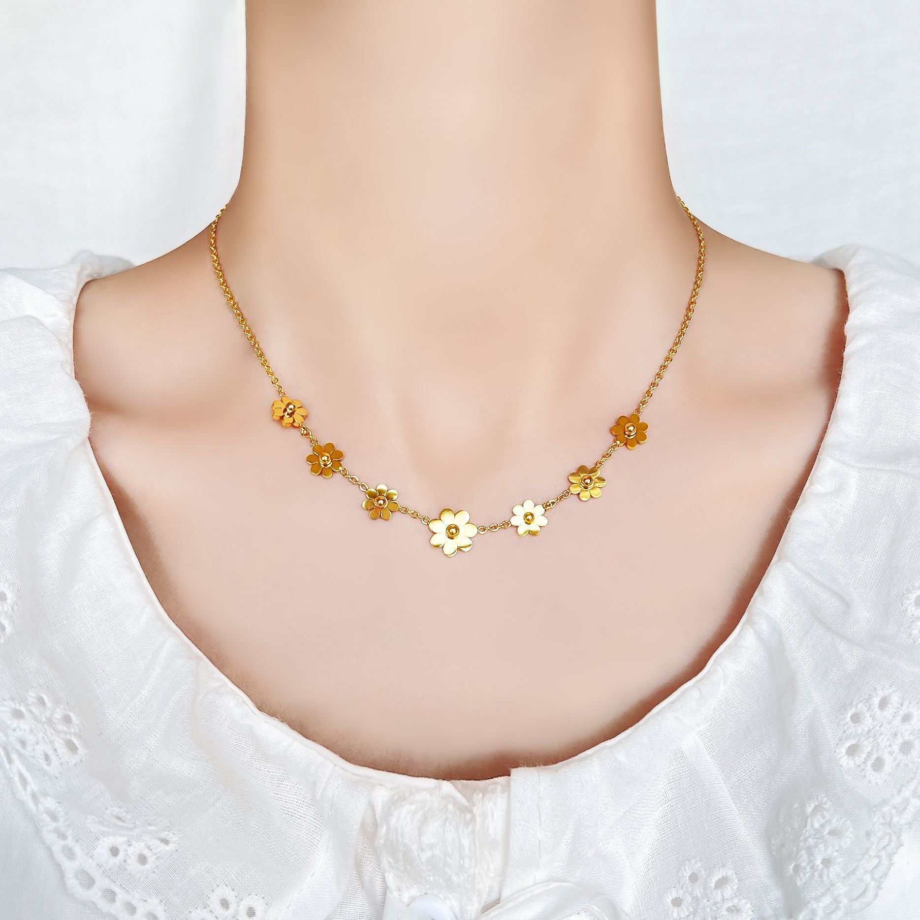 Damen zarte Blumen-Halskette mit hochwertigem Goldfinish Shop Nory