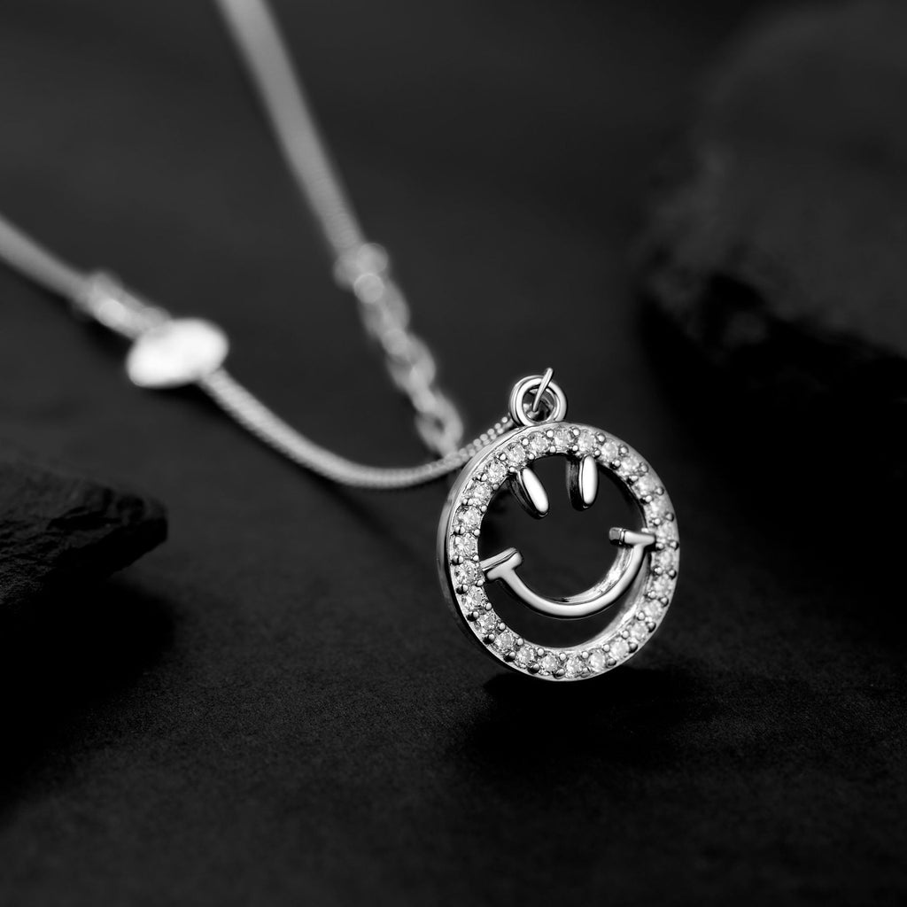 Damen Halskette mit verspieltem Smiley-Anhänger und funkelnden Zirkonia Shop Nory