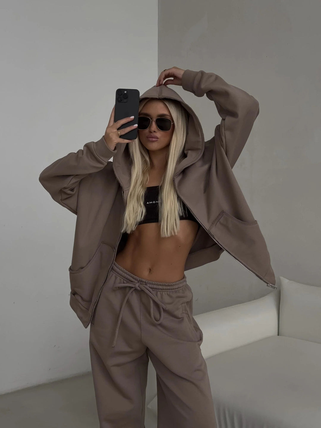Damen oversized kurz geschnittener Kapuzenpullover und hochtaillierte Jogginghose Set aus Bio-Baumwollfleece Shop Nory