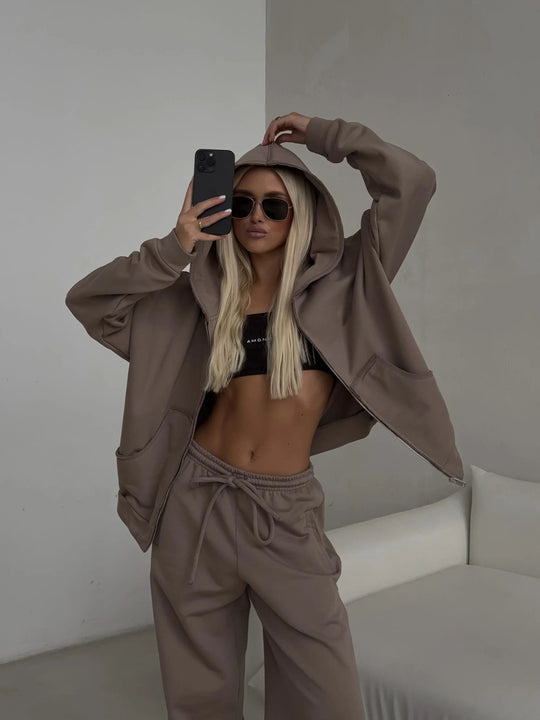 Damen oversized kurz geschnittener Kapuzenpullover und hochtaillierte Jogginghose Set aus Bio-Baumwollfleece Shop Nory