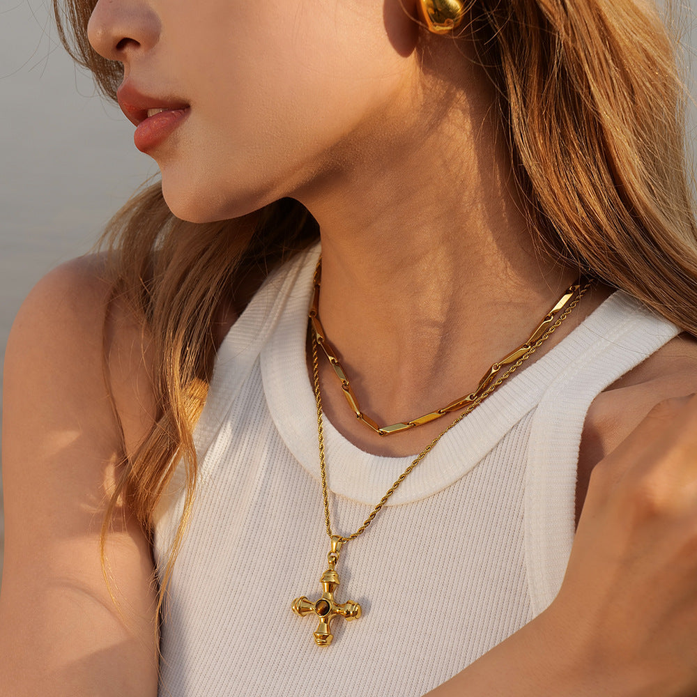 Damen Halskette mit luxuriösem Kreuzanhänger und feiner Edelstahlverarbeitung Shop Nory