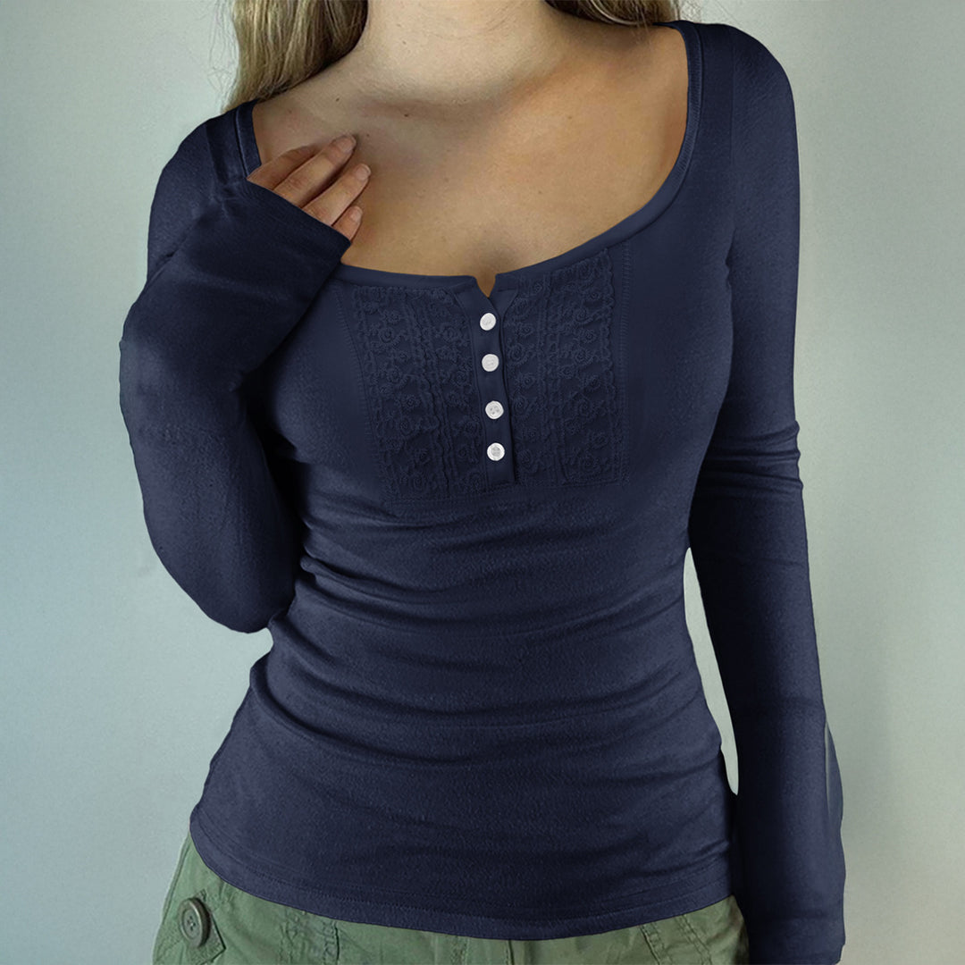 Damen nan tailliertes Langarmshirt mit quadratischem Ausschnitt, Knopfleiste und feiner Spitzenblende Shop Nory