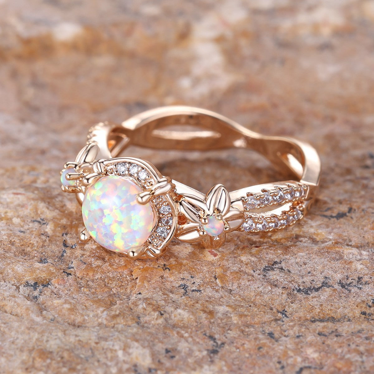 Damen Ring mit filigranem Opalmotiv und funkelnden Zirkonia Shop Nory