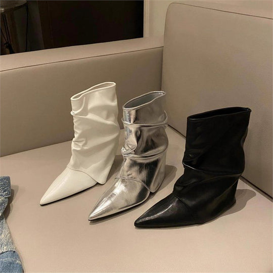 Damen Schlupf-Stiefelette mit gerafftem Schaft und eleganter Spitzkappe Shop Nory