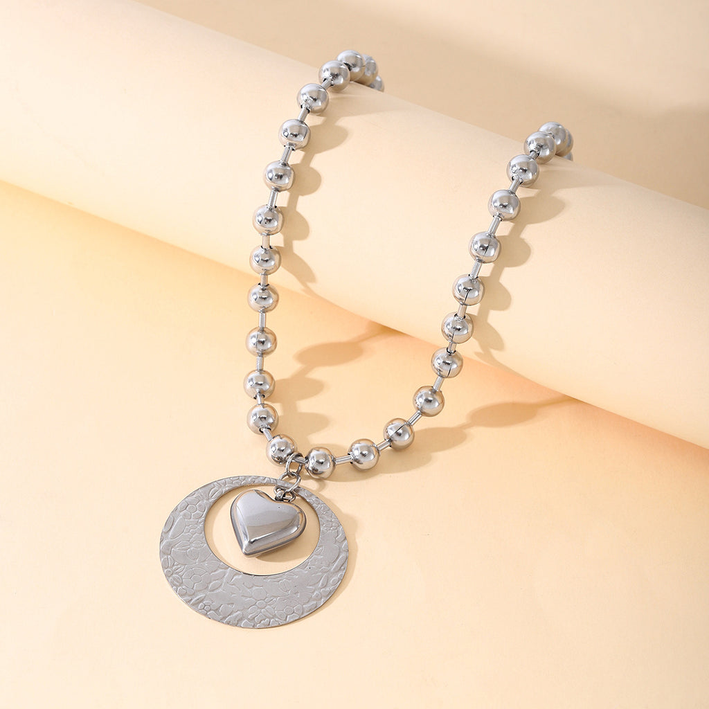 Damen Halskette mit herzförmigem Anhänger und glänzenden Perlen Shop Nory