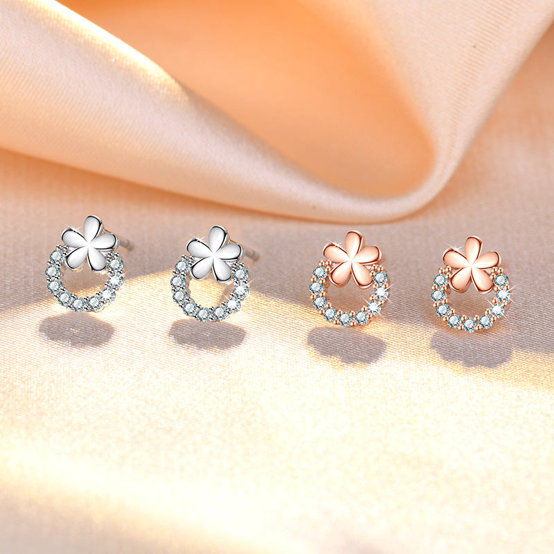 Damen Funkelnde Ohrringe mit floralem Design und Zirkonia-Besatz Shop Nory
