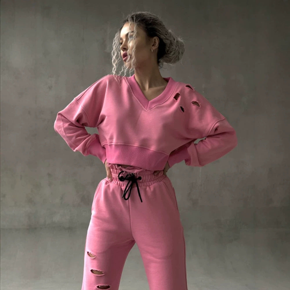 Damen kurzgeschnittenes Sweat-Set mit V-Ausschnitt, Rüschenbund Highwaist Jogginghose und Distressed-Details Shop Nory