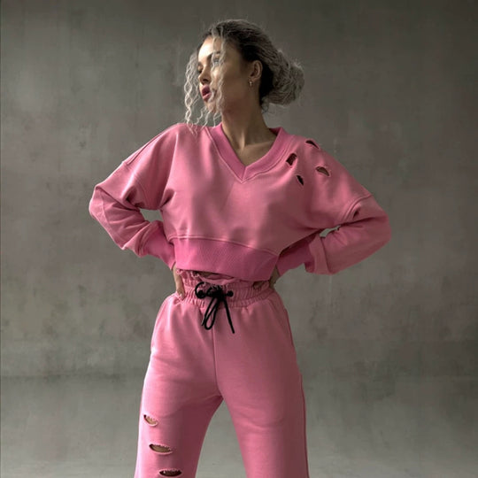 Damen kurzgeschnittenes Sweat-Set mit V-Ausschnitt, Rüschenbund Highwaist Jogginghose und Distressed-Details Shop Nory