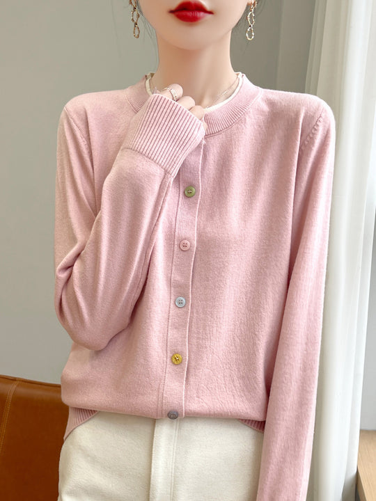 Damen Leichter Feinstrick-Cardigan mit Rundhalsausschnitt und bunten Knöpfen Shop Nory