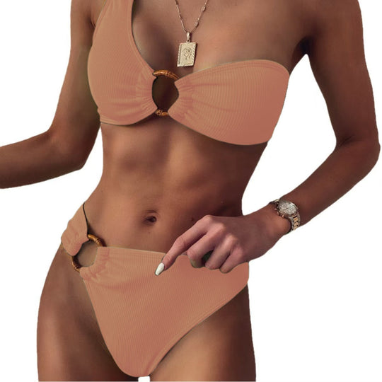 Damen Stilvoller Triangel-Bikini mit goldenen Details
